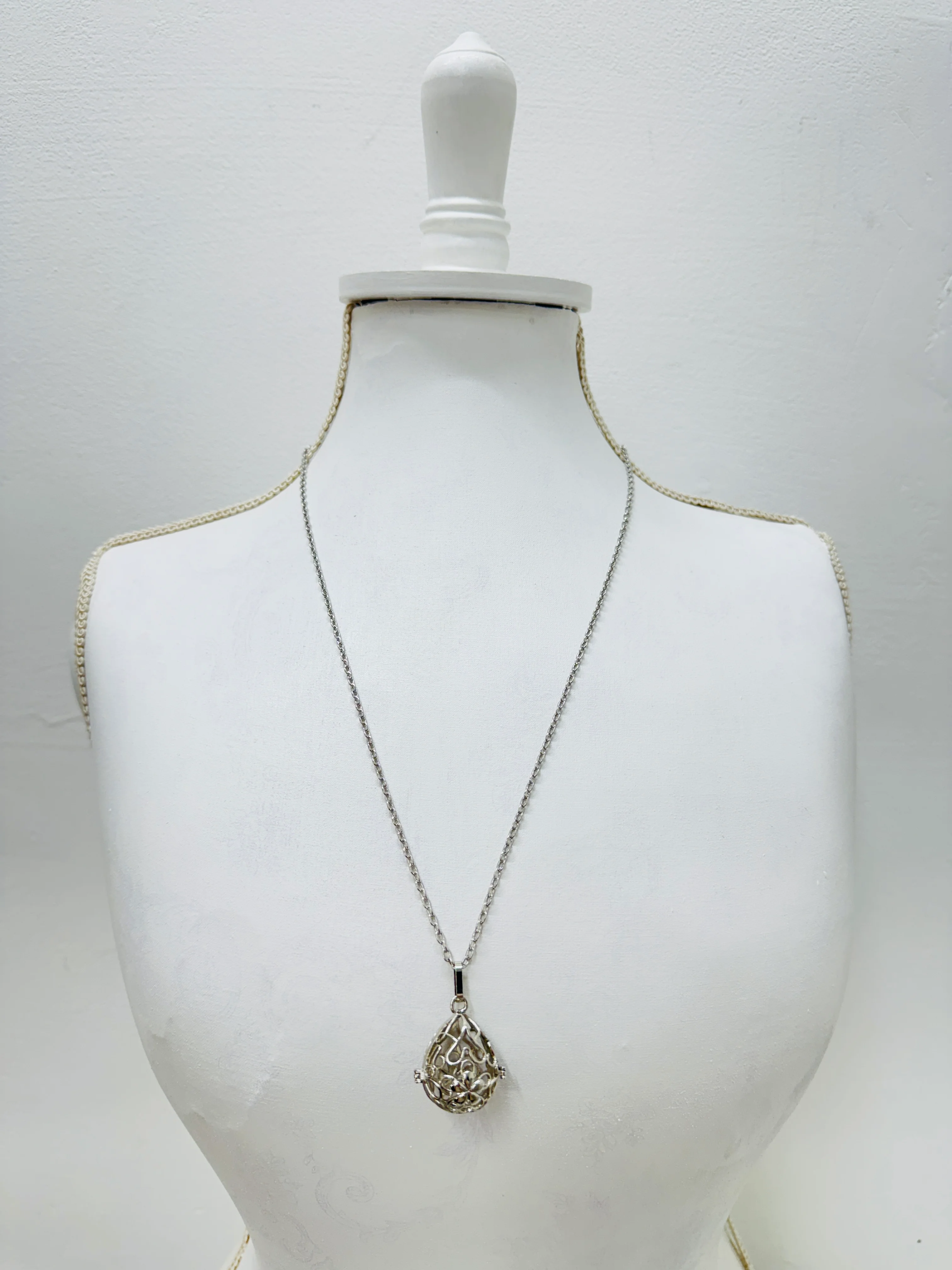 Alma Necklace